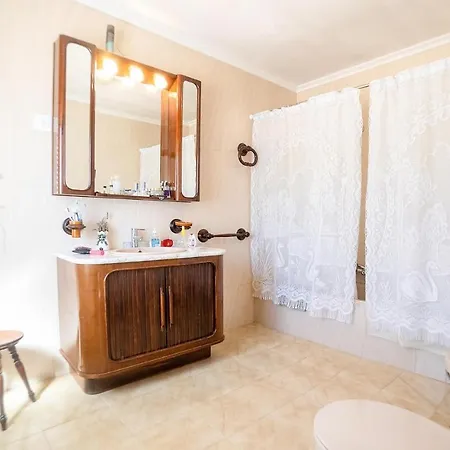 5 Bedroom In