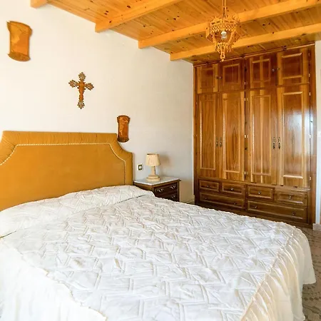 5 Bedroom In Villarrín de Campos