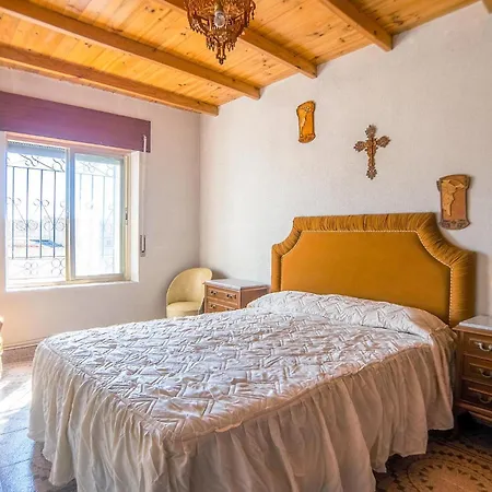 Holiday home 5 Bedroom Stunning In Villarrin de Campos